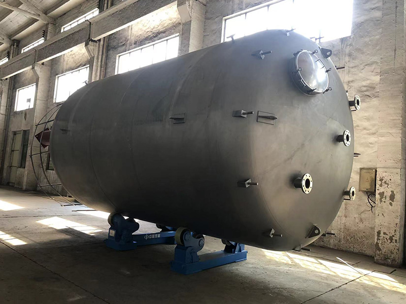 不鏽鋼鋼襯（chèn）塑儲（chǔ）罐（guàn）