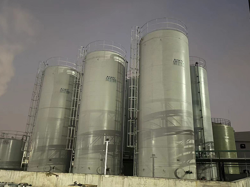 立式鋼襯塑儲罐（guàn）